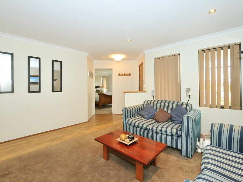 4 Glastonbury Street, Leda WA 6170