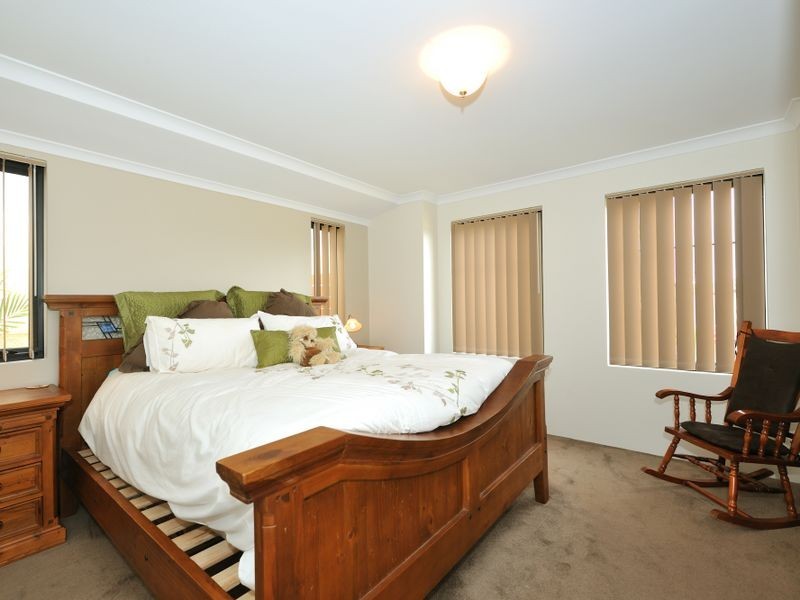 4 Glastonbury Street, Leda WA 6170