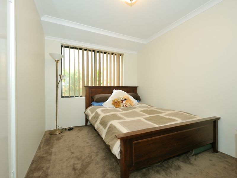 4 Glastonbury Street, Leda WA 6170
