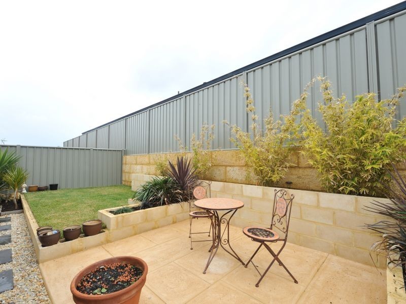 4 Glastonbury Street, Leda WA 6170