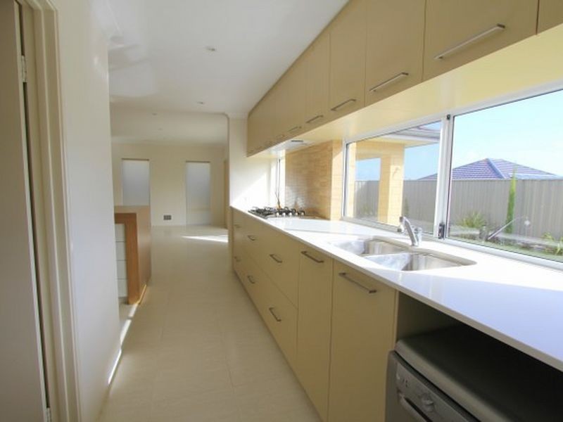 14 Shaftesbury Way, Wellard WA 6170