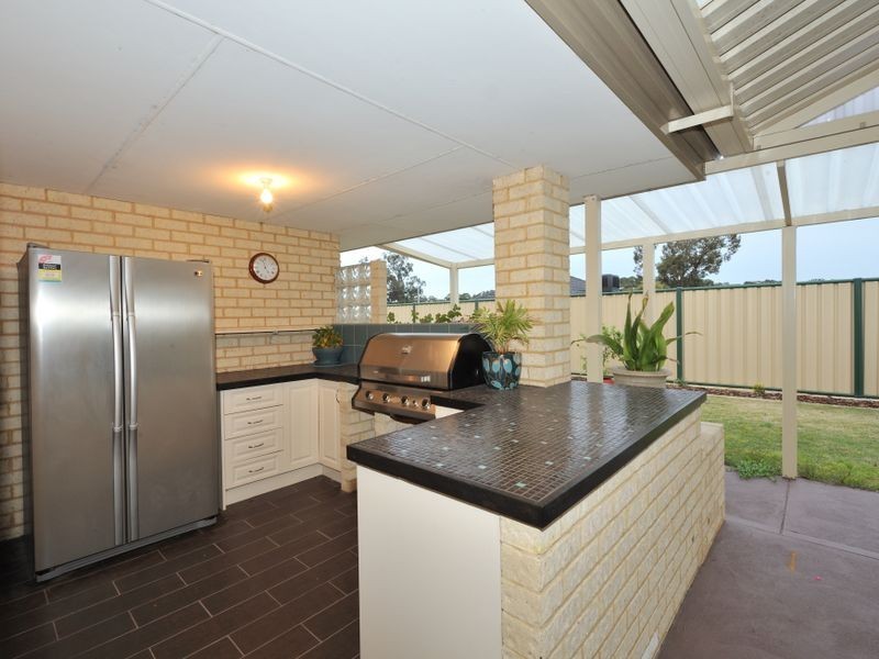 40 Pepperell Crescent, Leda WA 6170