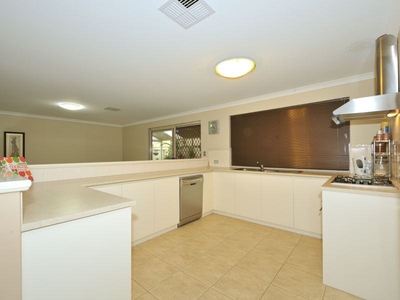 40 Pepperell Crescent, Leda WA 6170