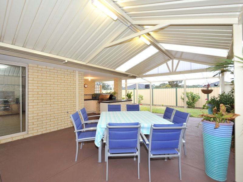40 Pepperell Crescent, Leda WA 6170