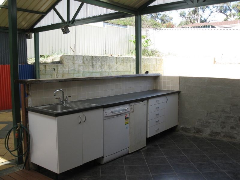 14 Cromer Gardens, Parmelia WA 6167