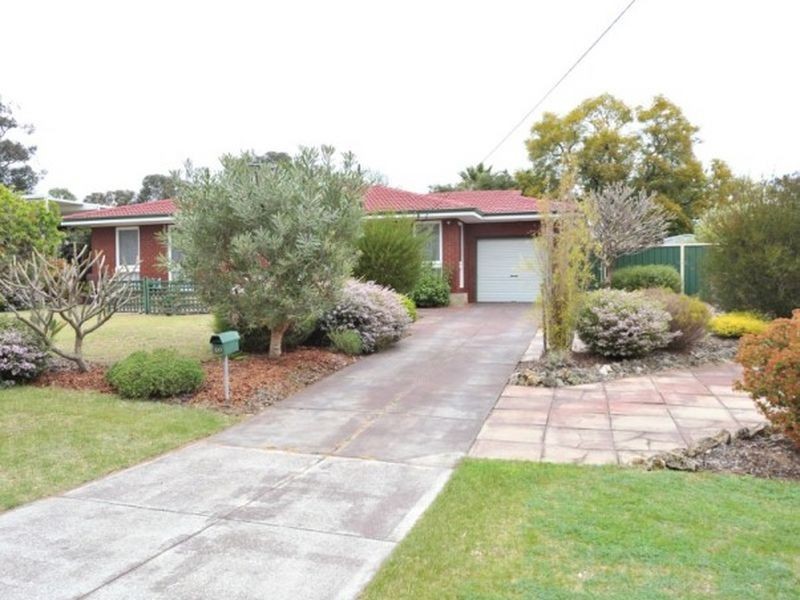 10 Hennessy Avenue, Orelia WA 6167