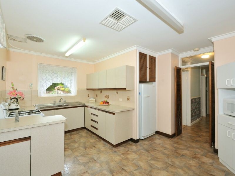 10 Hennessy Avenue, Orelia WA 6167