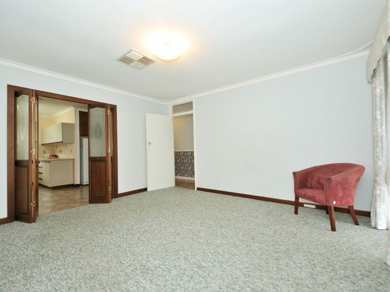 10 Hennessy Avenue, Orelia WA 6167