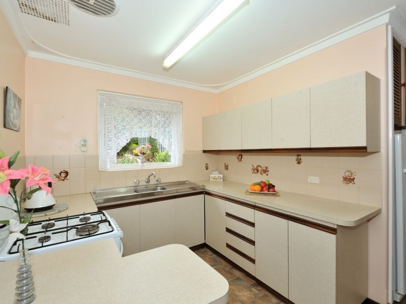 10 Hennessy Avenue, Orelia WA 6167