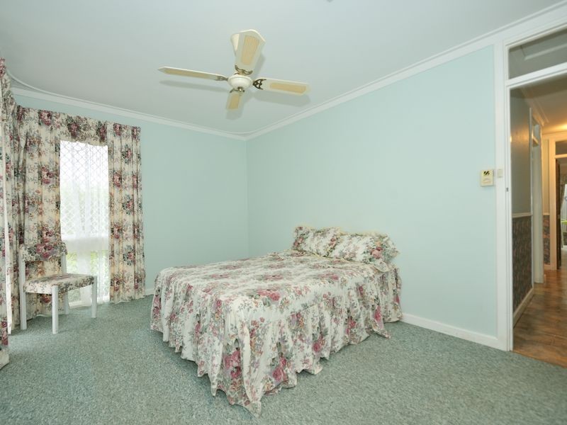 10 Hennessy Avenue, Orelia WA 6167