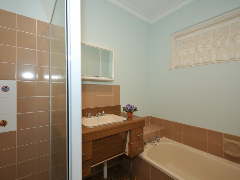 10 Hennessy Avenue, Orelia WA 6167