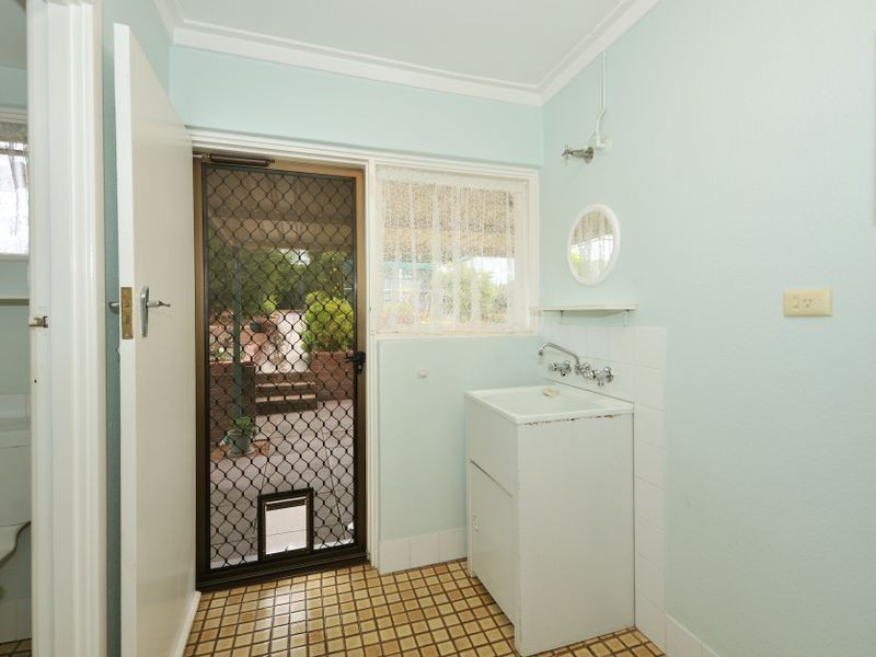 10 Hennessy Avenue, Orelia WA 6167