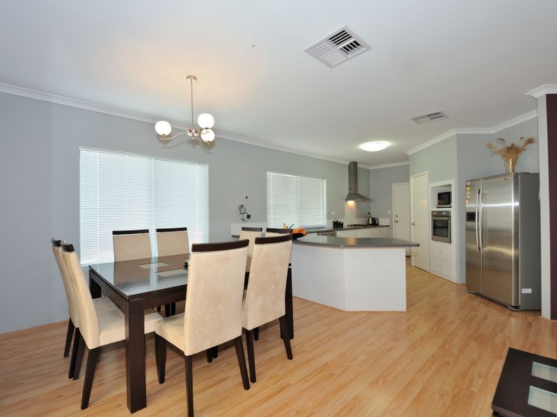 8 Glastonbury Street, Leda WA 6170