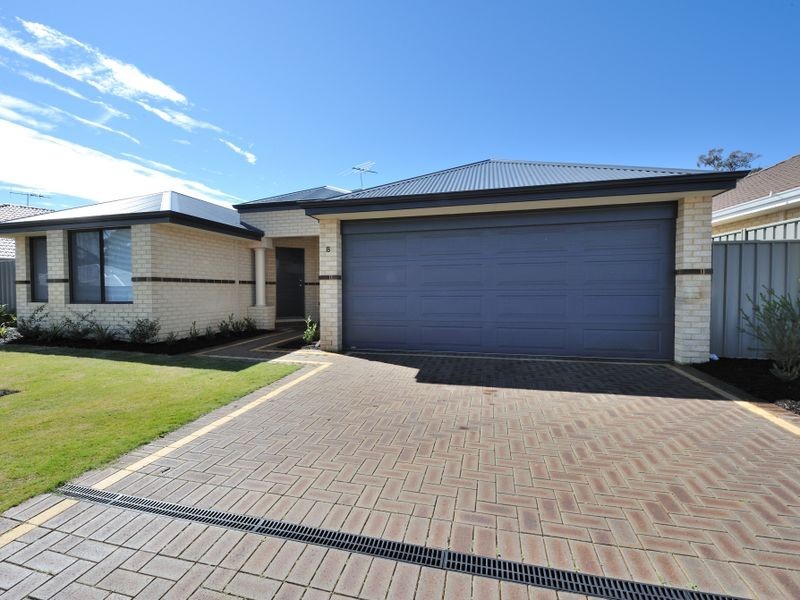 8 Glastonbury Street, Leda WA 6170