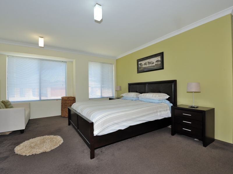 8 Glastonbury Street, Leda WA 6170