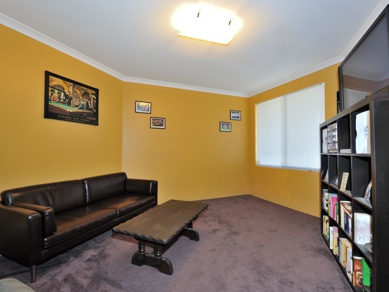 8 Glastonbury Street, Leda WA 6170
