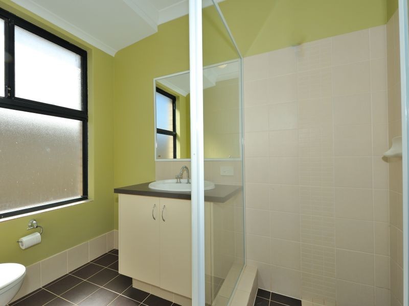 8 Glastonbury Street, Leda WA 6170