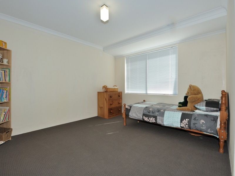 8 Glastonbury Street, Leda WA 6170