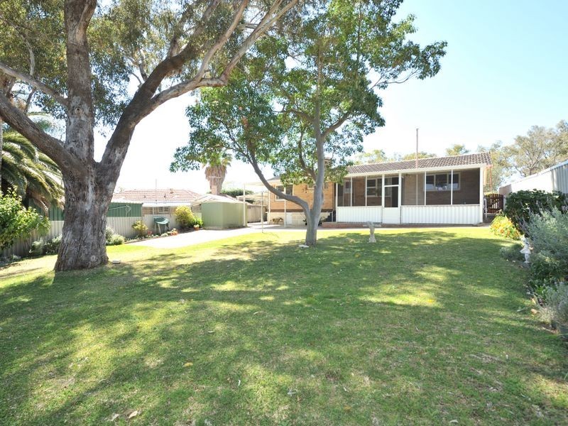 10 Harrison Way, Calista WA 6167