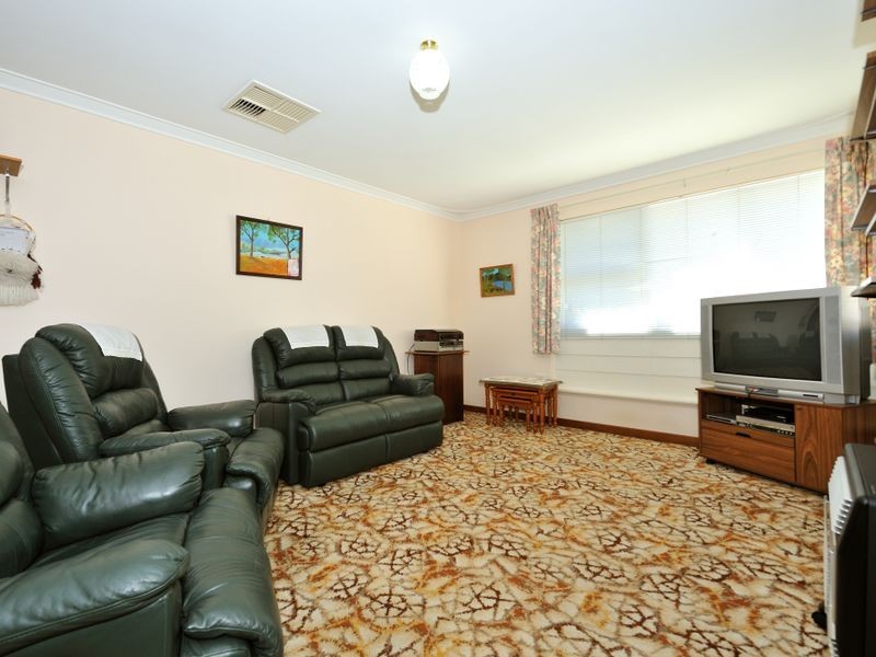 10 Harrison Way, Calista WA 6167