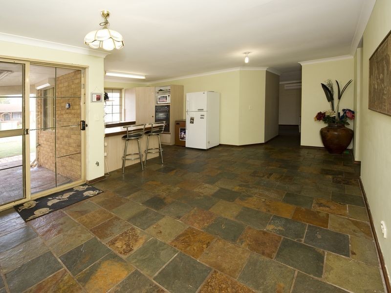 2 Bell Court, Armadale WA 6112