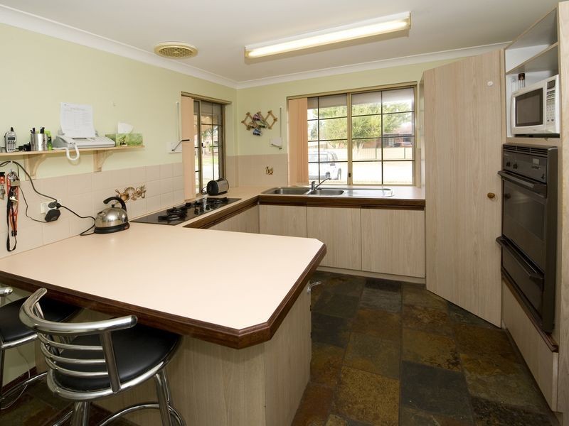 2 Bell Court, Armadale WA 6112