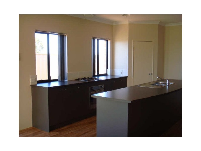 11 Dorsal Bend, Hammond Park WA 6164