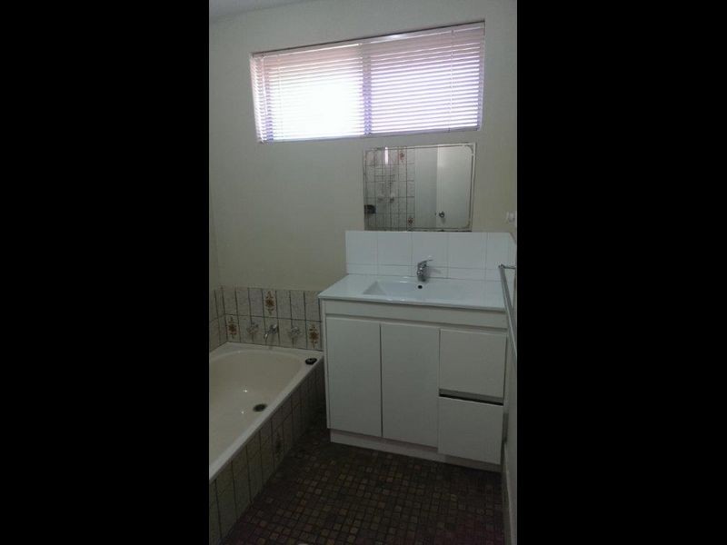 20 Redtingle Road, Camillo WA 6111