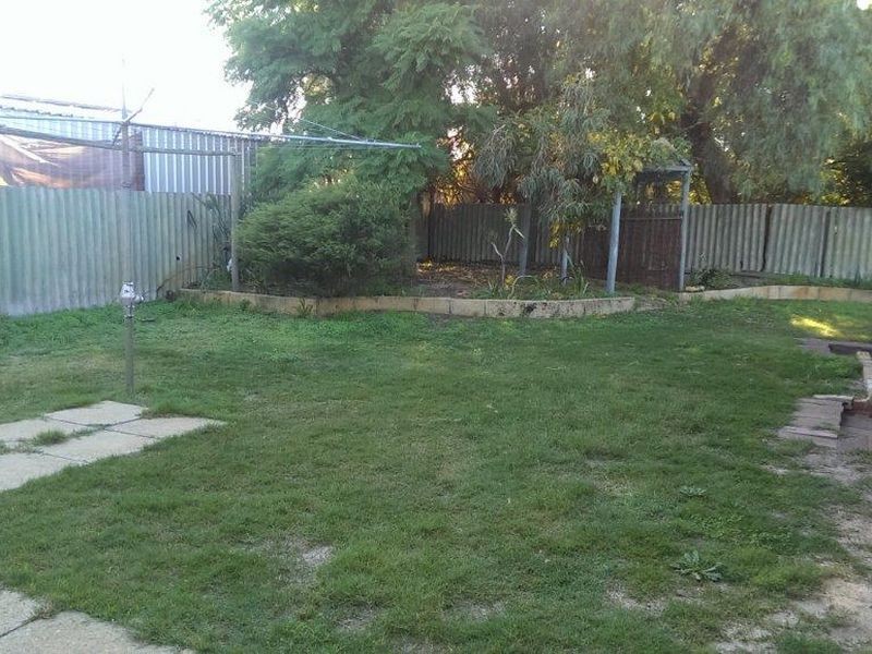 20 Redtingle Road, Camillo WA 6111