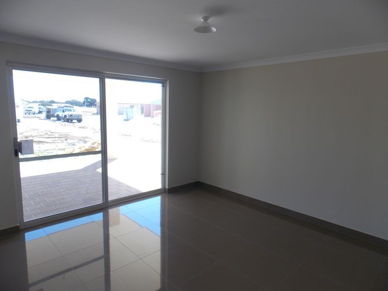 16 Menner Way, Piara Waters WA 6112