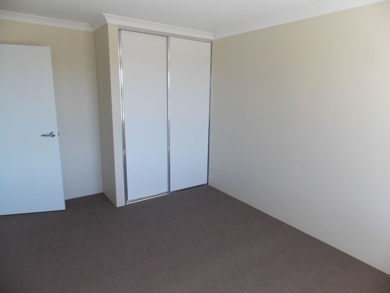 16 Menner Way, Piara Waters WA 6112