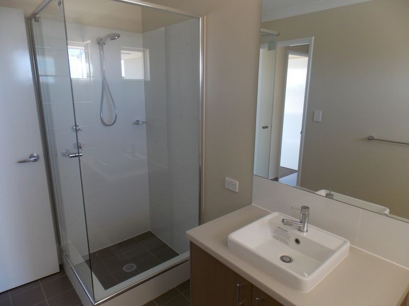 16 Menner Way, Piara Waters WA 6112