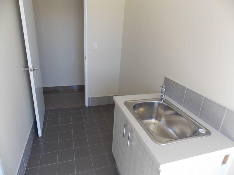 16 Menner Way, Piara Waters WA 6112