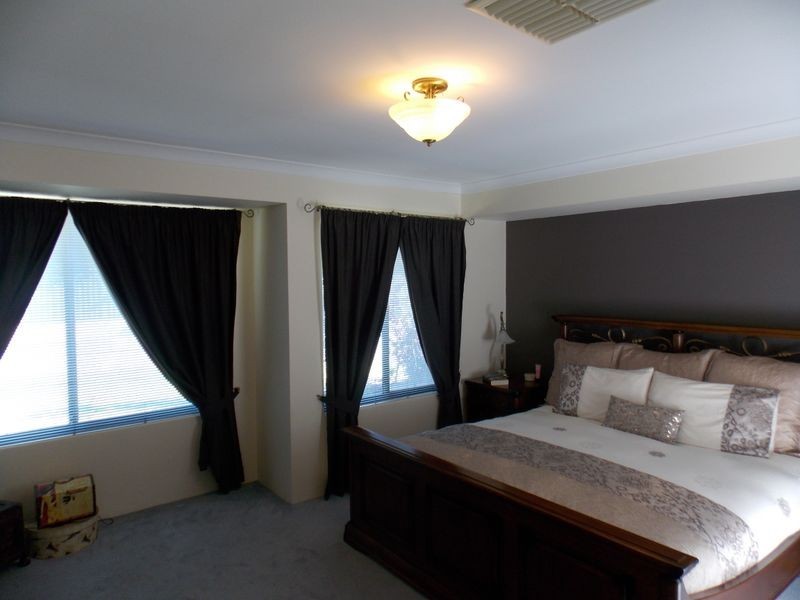 10 Jakovich Circuit, Atwell WA 6164