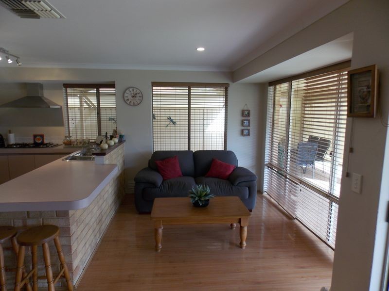 31 Seminole Gardens, Seville Grove WA 6112