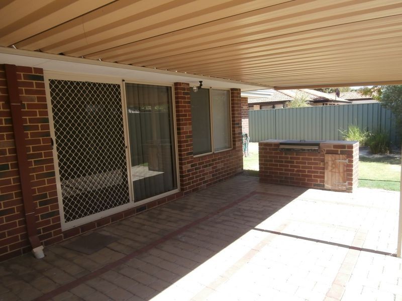 16 Dunnage Court, Atwell WA 6164