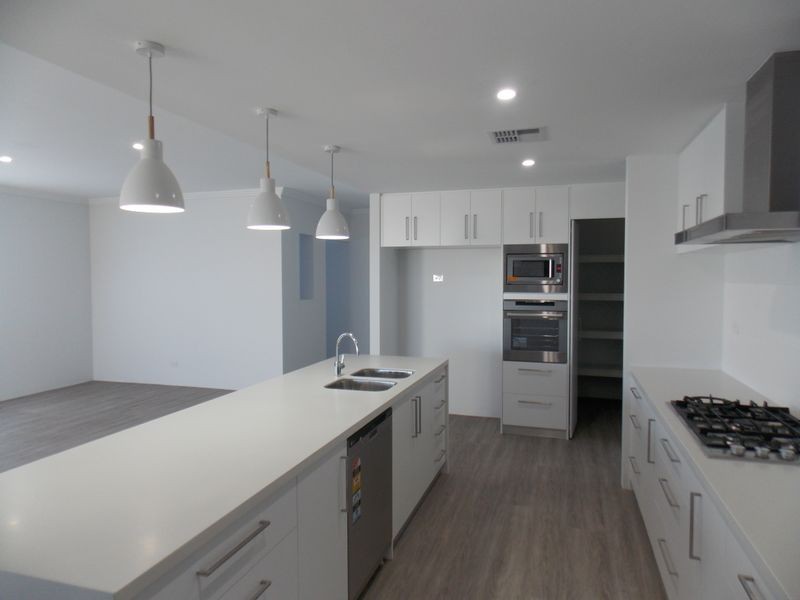 9 Packer Rise, Hammond Park WA 6164