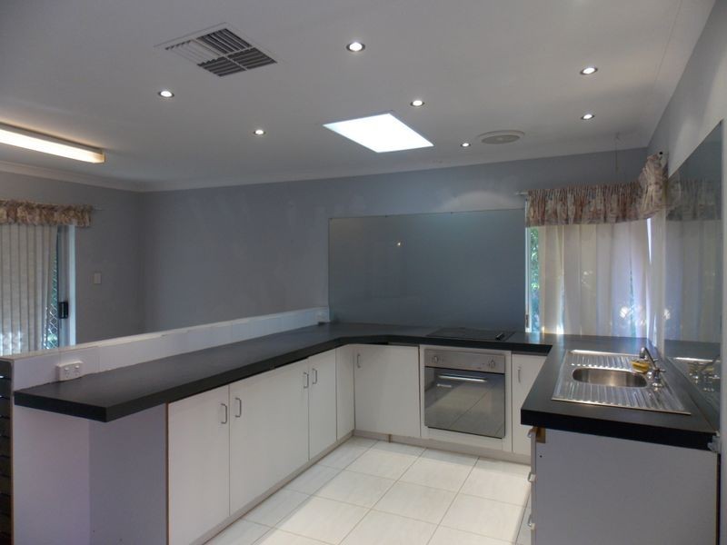 5 Dawson Way, Parmelia WA 6167