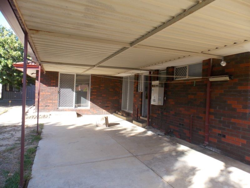 5 Dawson Way, Parmelia WA 6167