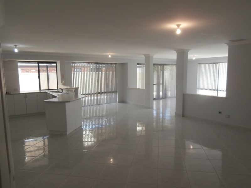 11 Heathcote Way, Bertram WA 6167