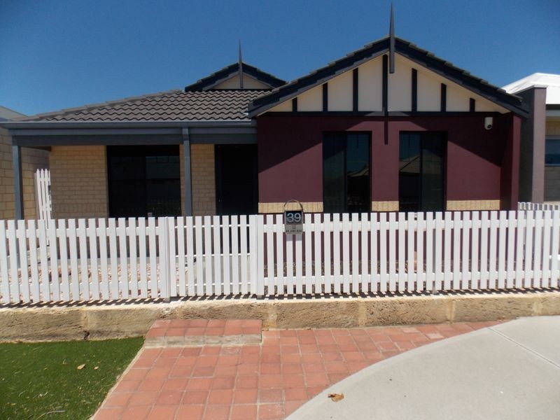 39 Harvest Lakes Boulevard, Atwell WA 6164