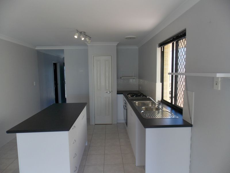 39 Harvest Lakes Boulevard, Atwell WA 6164