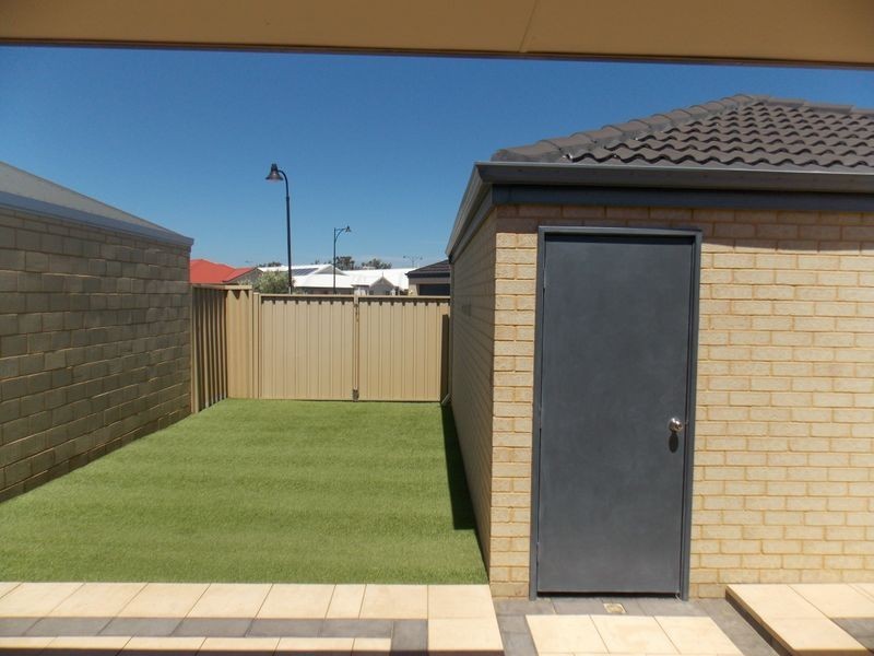 39 Harvest Lakes Boulevard, Atwell WA 6164