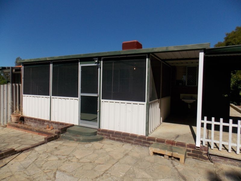 25 Walcha Way, Armadale WA 6112