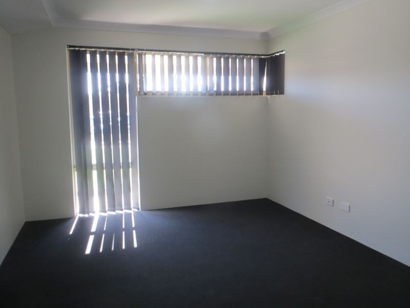 5 Varazze Way, Piara Waters WA 6112