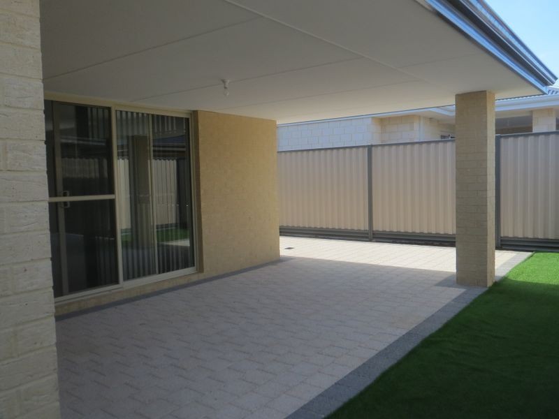 5 Varazze Way, Piara Waters WA 6112