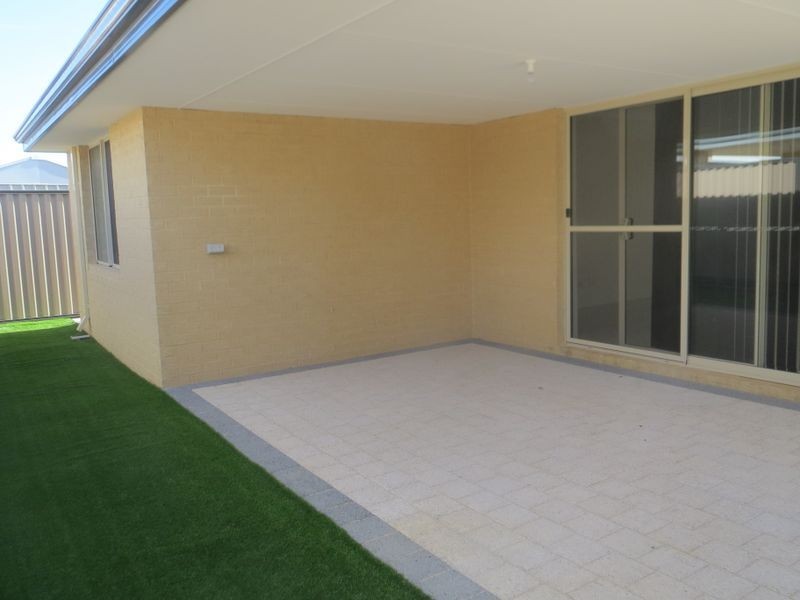 5 Varazze Way, Piara Waters WA 6112