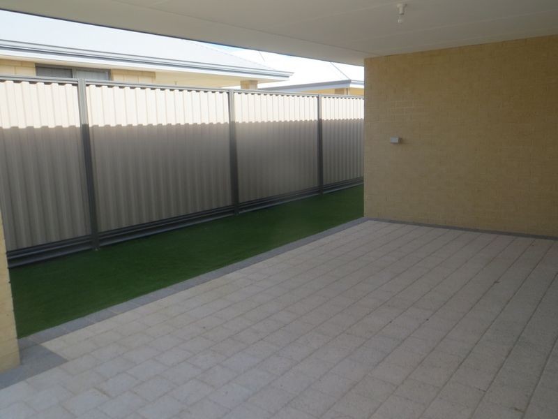 5 Varazze Way, Piara Waters WA 6112