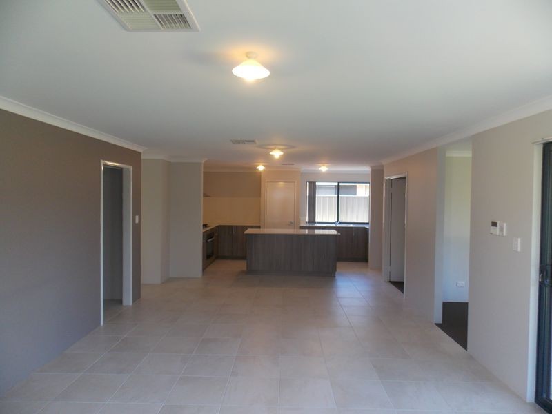 7 Appleton Road, Piara Waters WA 6112
