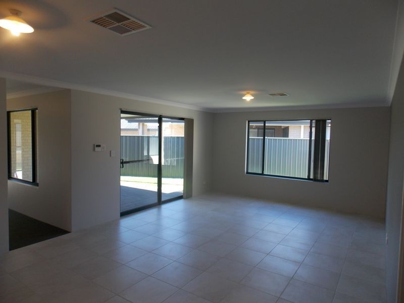 7 Appleton Road, Piara Waters WA 6112